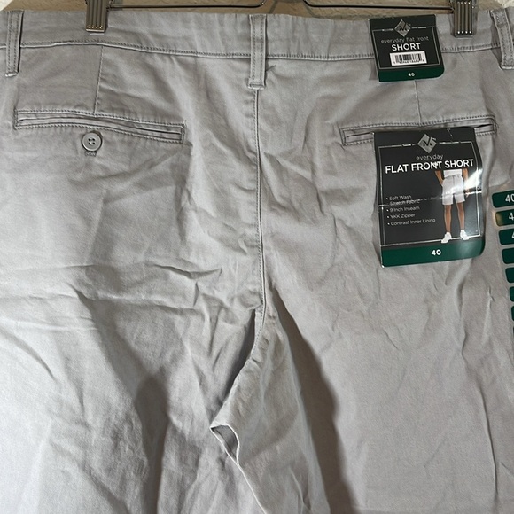 Men's Everyday Stretch Flat Front Short, Soft Silver, Size 40, 9" Inseam NEW - Picture 2 of 7